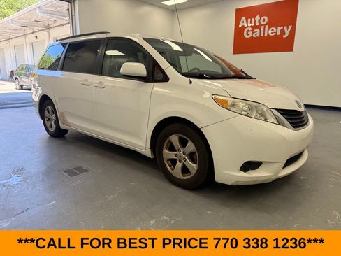 Used 2014 Toyota Sienna LE FWD image 1