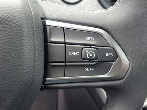 Certified 2024 Jeep Compass Latitude image 9