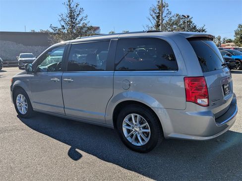 Used 2019 Dodge Grand Caravan SXT image 5