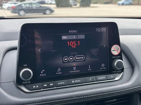 Used 2024 Nissan Rogue S image 24