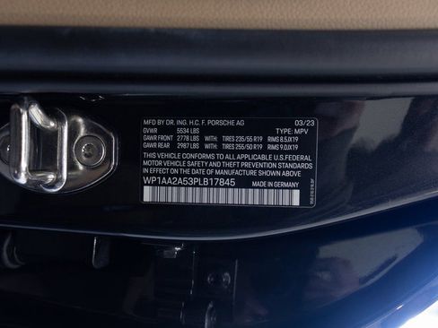 Used 2023 Porsche Macan AWD/4WD image 39
