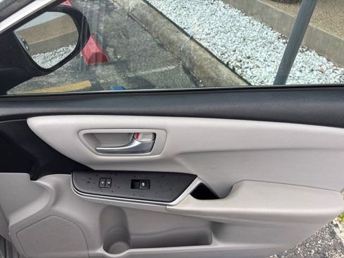 Used 2017 Toyota Camry LE image 48