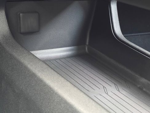 New 2026 Chevrolet Equinox EV LT image 28