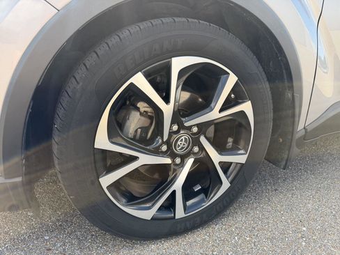 Used 2018 Toyota C-HR XLE FWD image 24