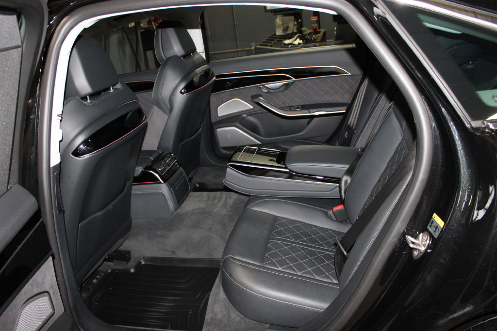 Used 2023 Audi S8 AWD/4WD image 10