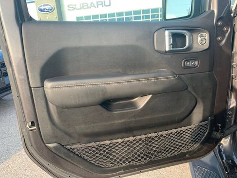 Used 2020 Jeep Gladiator Overland AWD/4WD image 16