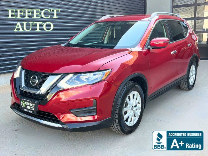Used 2017 Nissan Rogue SV FWD image 1