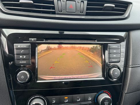 Used 2018 Nissan Rogue S image 22