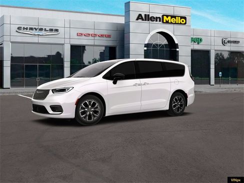 New 2026 Chrysler Pacifica Select image 2