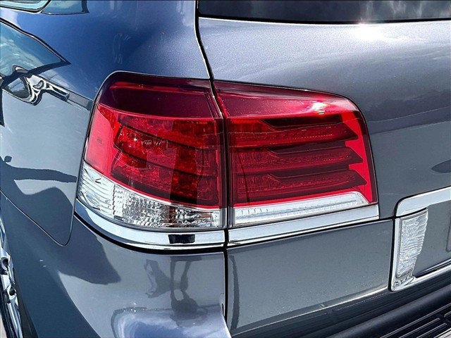 Used 2013 Lexus LX 570 4WD w/ Luxury Pkg w/Pre-crash image 30
