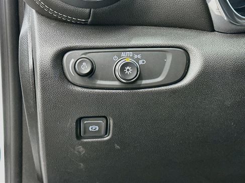 Used 2025 Chevrolet Blazer LT AWD/4WD image 17
