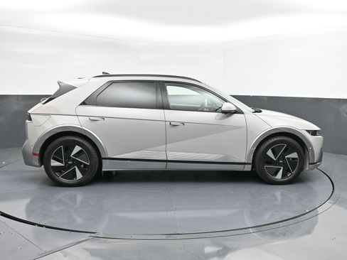 Used 2025 Hyundai Ioniq 5 Limited image 9