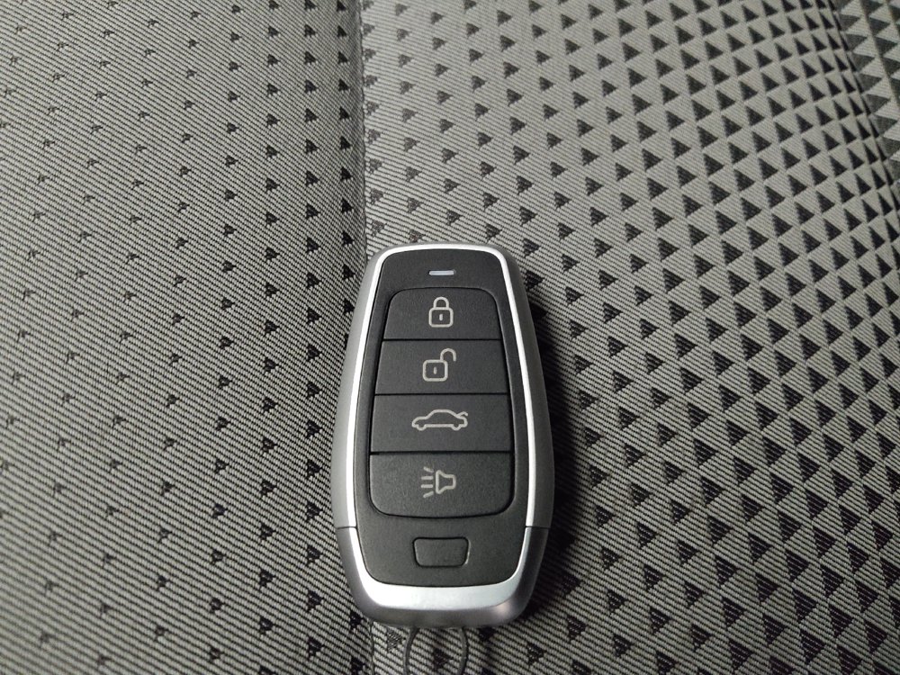 Used 2025 Chevrolet Trax LT w/ Driver Confidence Package FWD image 32