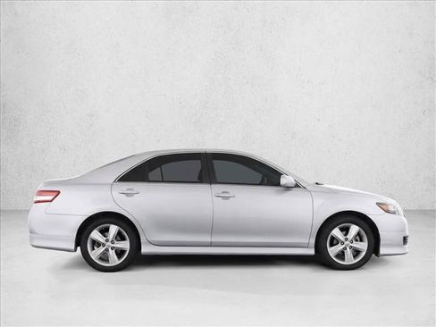Used 2010 Toyota Camry SE w/ Sport Convenience Pkg FWD image 8