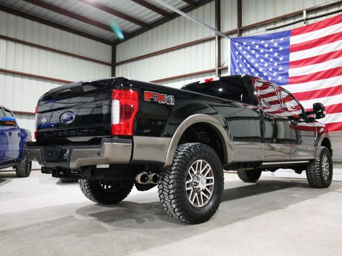Used 2019 Ford F350 King Ranch w/ King Ranch Ultimate Package AWD/4WD image 11