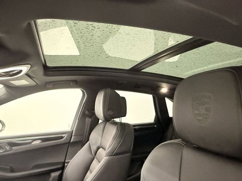 Used 2025 Porsche Macan image 14