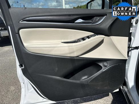 Used 2023 Buick Enclave Essence image 19