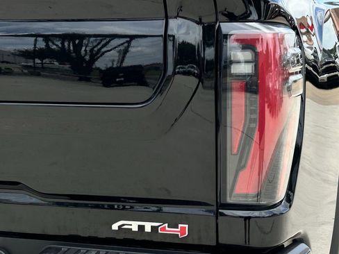 Used 2025 GMC Sierra 2500 AT4 AWD/4WD image 7