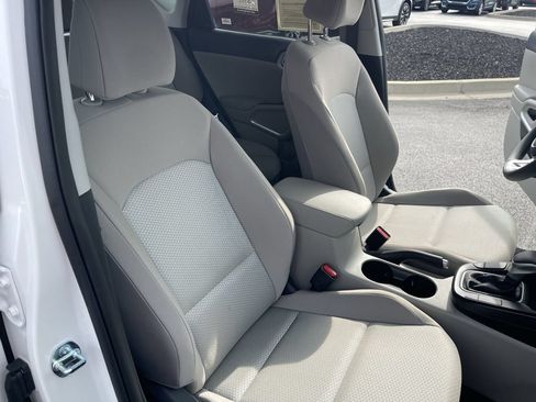 Certified 2025 Kia Soul LX w/ LX Technology Package FWD image 23
