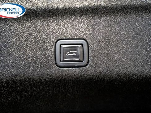 Used 2024 GMC Yukon XL Denali RWD image 12