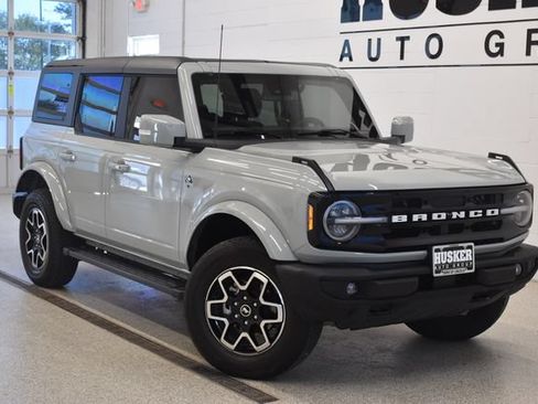 Used 2022 Ford Bronco Outer Banks AWD/4WD image 1