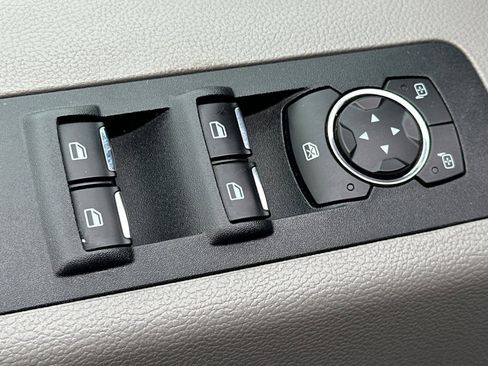 Used 2020 Ford F150 XLT image 11