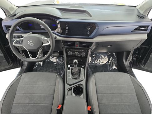 Certified 2024 Volkswagen Taos SE FWD image 9