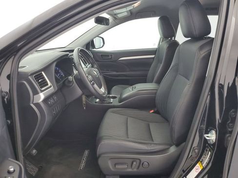 Used 2019 Toyota Highlander Plus FWD image 20