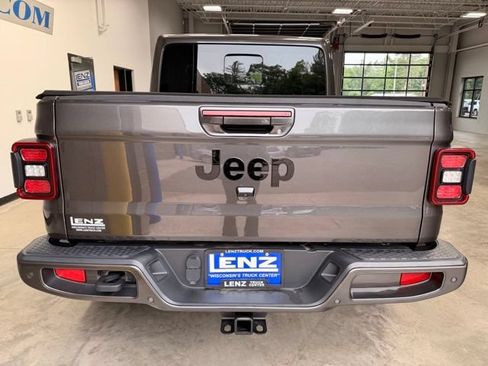 Used 2021 Jeep Gladiator Overland AWD/4WD image 6