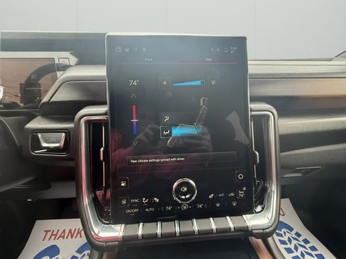 Used 2025 GMC Yukon Denali image 17