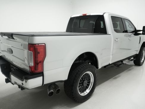 Used 2018 Ford F250 Lariat w/ FX4 Off-Road Package AWD/4WD image 3