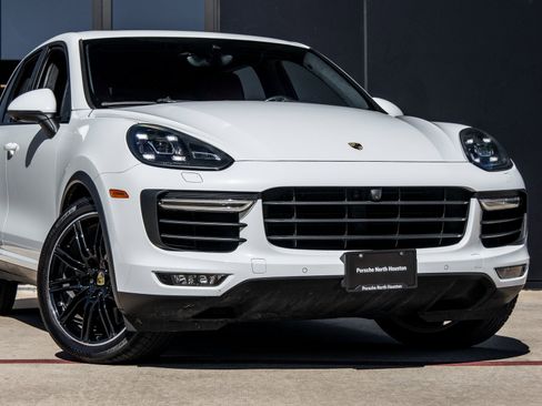 Certified 2018 Porsche Cayenne Turbo image 9