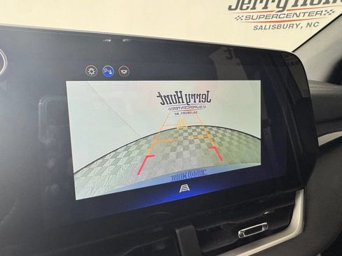 Used 2026 Chevrolet Equinox LT FWD image 3