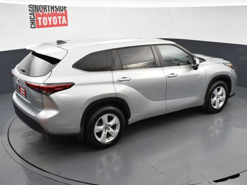 Used 2023 Toyota Highlander LE AWD/4WD image 22