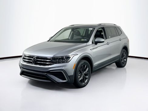 Used 2022 Volkswagen Tiguan SE image 1
