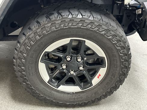 Used 2018 Jeep Wrangler Unlimited Rubicon AWD/4WD image 13