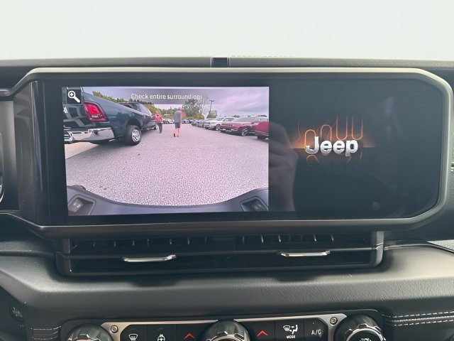 Used 2025 Jeep Gladiator Sport AWD/4WD image 22