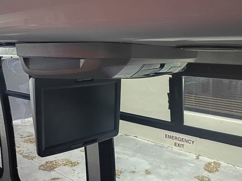 Used 2003 Ford E-450 and Econoline 450 image 17