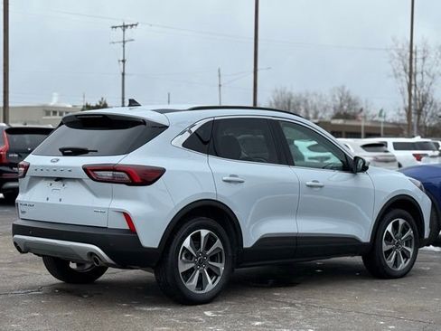 Certified 2025 Ford Escape Platinum image 38