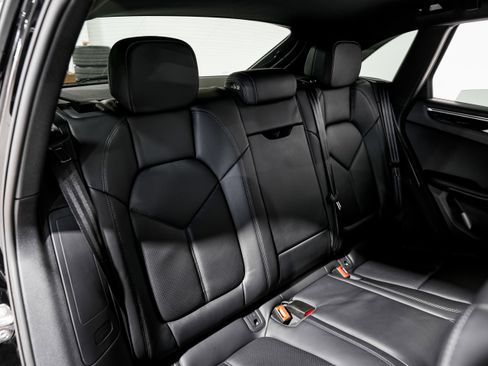 Used 2024 Porsche Macan image 29