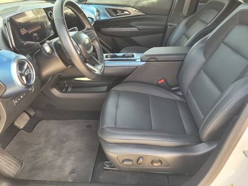 Certified 2024 Chevrolet Equinox EV LT FWD image 19