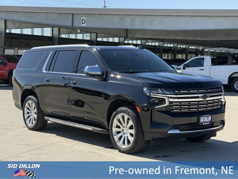 Used 2022 Chevrolet Suburban Premier AWD/4WD image 2