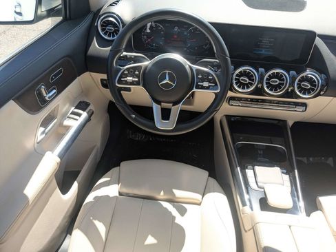 Used 2021 Mercedes-Benz GLA 250 4MATIC w/ Premium Package image 17