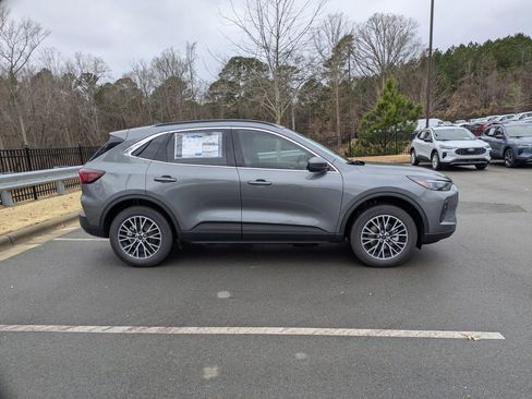 New 2026 Ford Escape SE w/ PHEV Premium Package FWD image 3