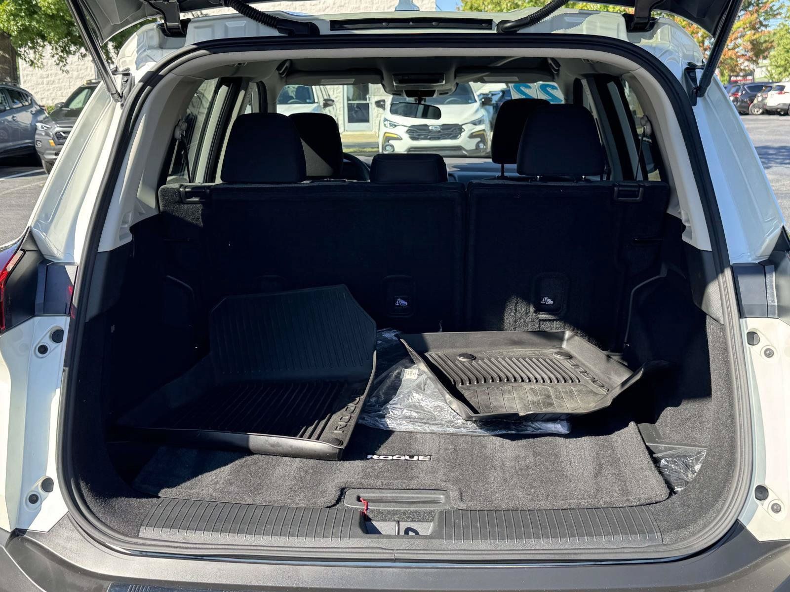 Used 2022 Nissan Rogue SV AWD/4WD image 12