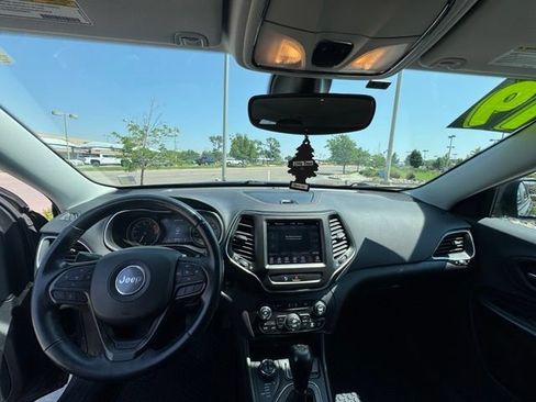 Used 2019 Jeep Cherokee Trailhawk w/ Comfort/Convenience Group AWD/4WD image 10