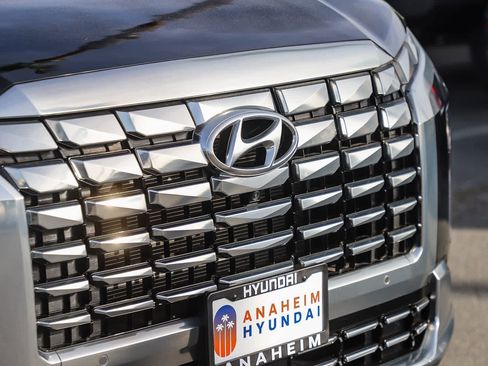 Used 2023 Hyundai Palisade Calligraphy image 5