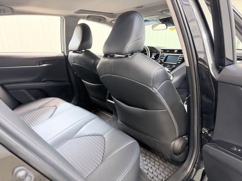 Used 2018 Toyota Camry SE w/ Moonroof Package FWD image 27