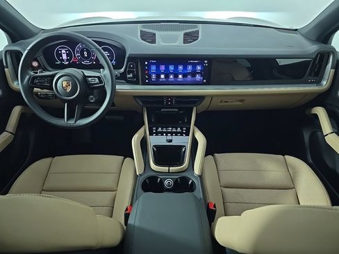 Certified 2026 Porsche Cayenne AWD/4WD image 31
