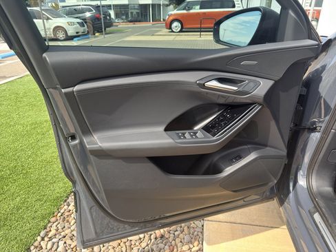 Used 2025 Audi Q6 e-tron Premium Plus image 9